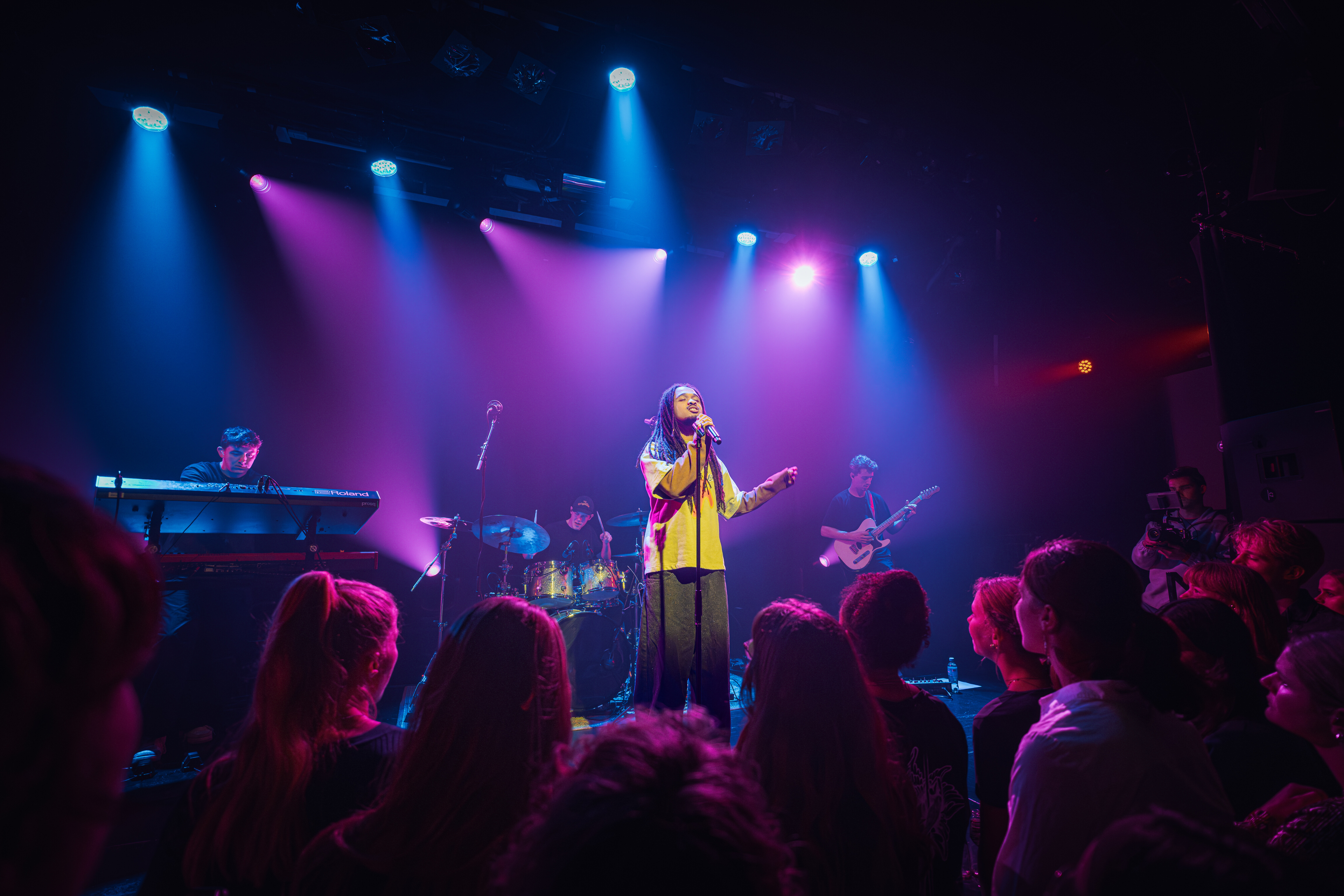 Melkweg Amsterdam — 2024 12 07 Jair Faria Just As I Remember Ep Release — 0045 — Foto 9741