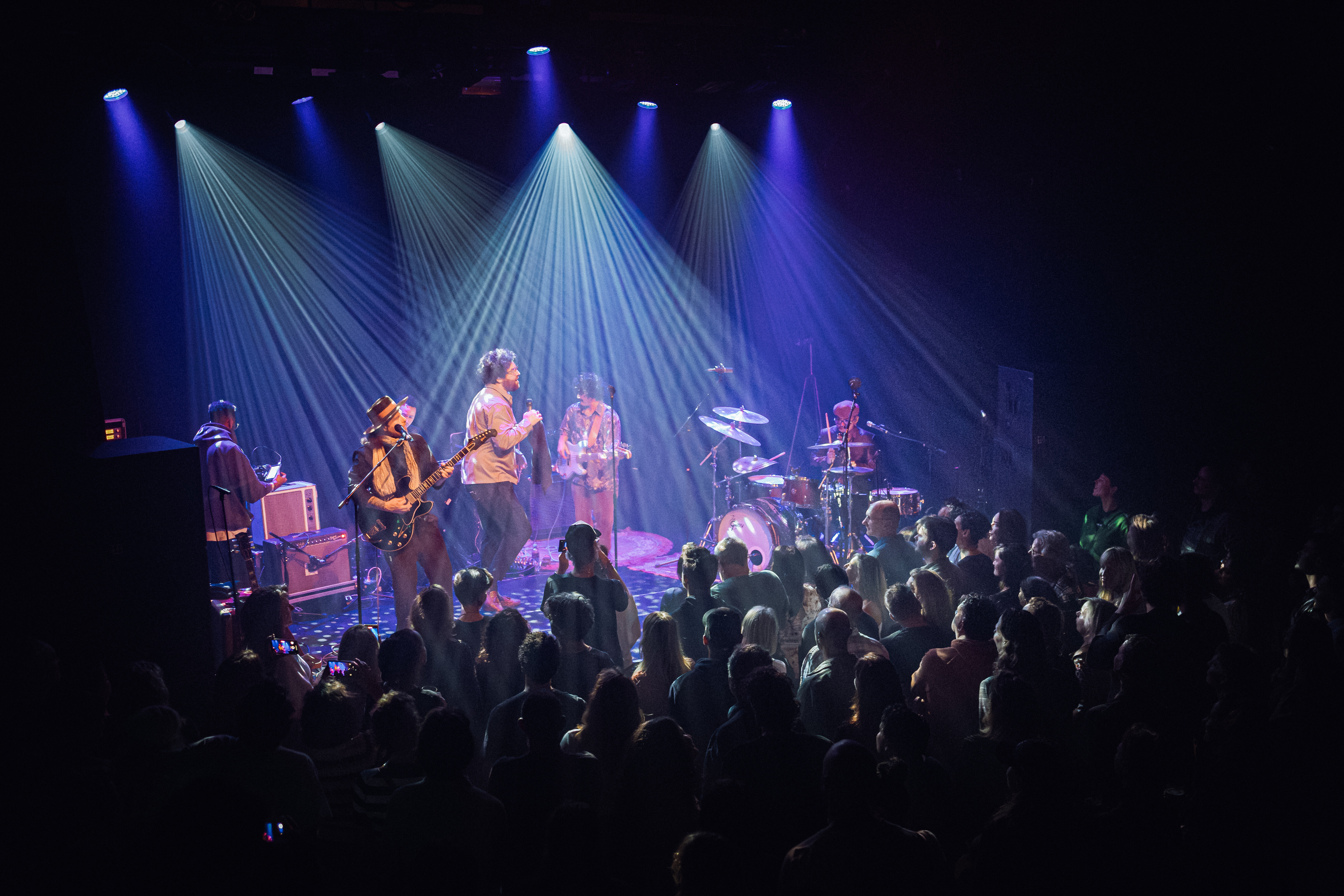 Melkweg Amsterdam — 2024 12 18 Rilan And The Bombardiers — 0018 — Foto 5200