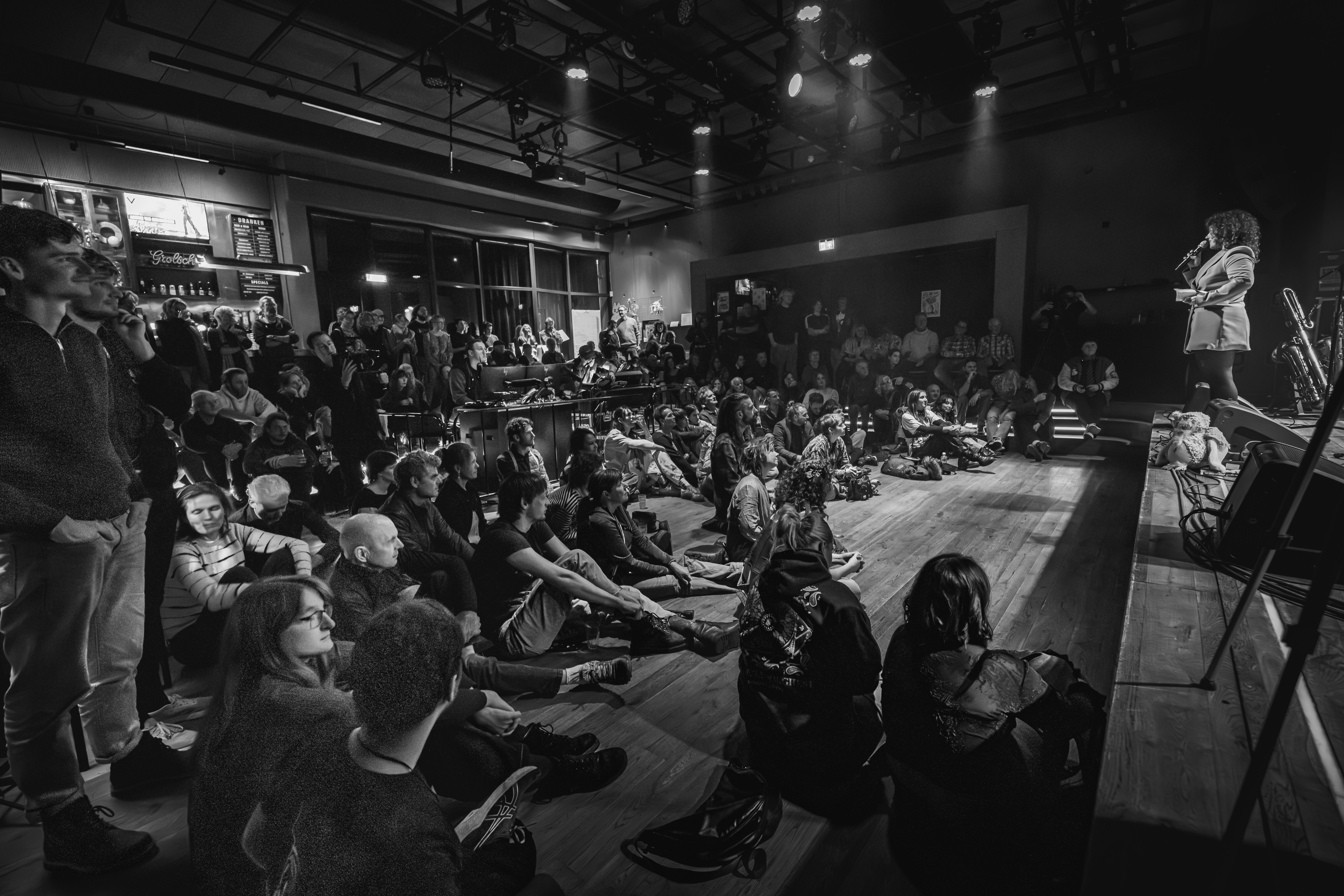 Podium Victorie Alkmaar — 2025 01 31 Poetry Jam — 0003 — Foto 2313