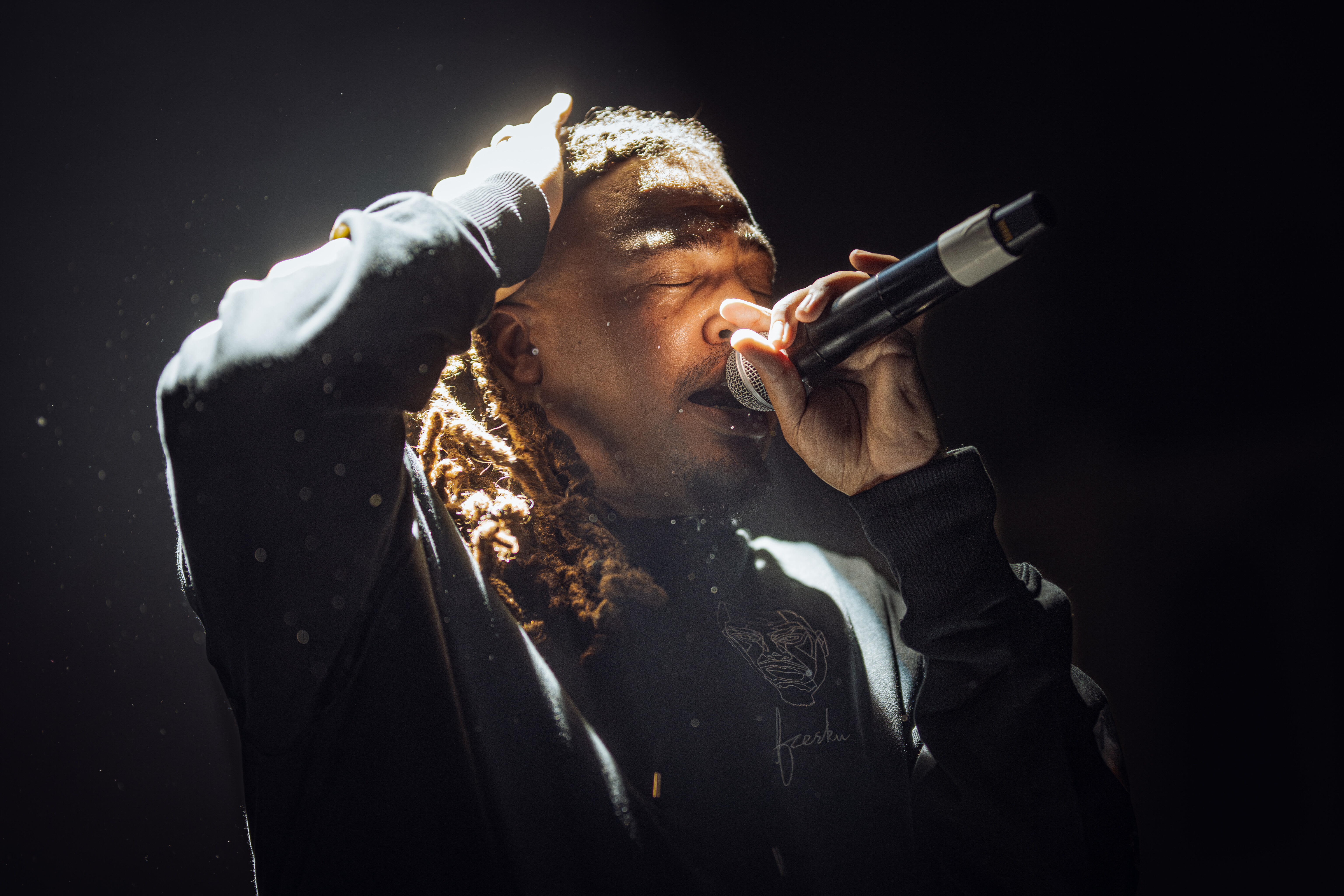 Page — music — slider — 0004 — Foto 4830